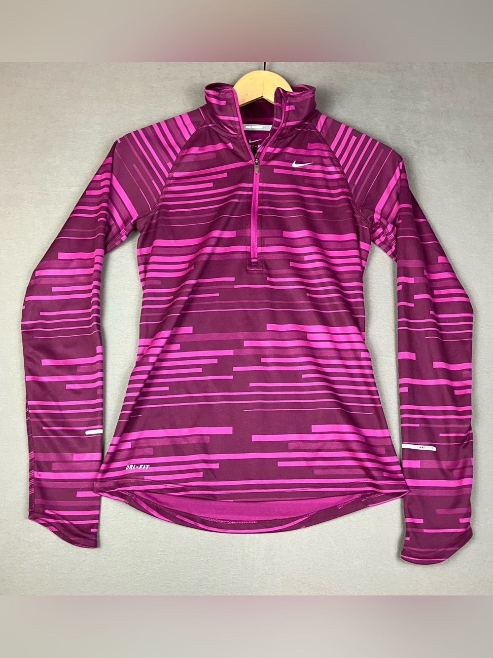 Nike Dri-Fit Women’s Size XS Element 1/2 Zip Long Sleeve Running Shirt Magenta.